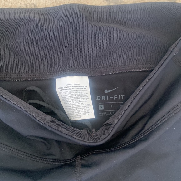 Nike Dri-fit compression running capris - Picture 4 of 4